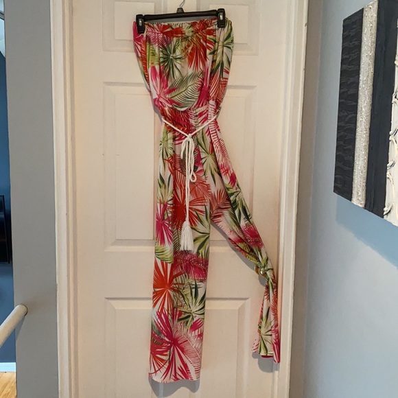 NEW designer jumpsuit -stretchable -smoke free home - Picture 2 of 2